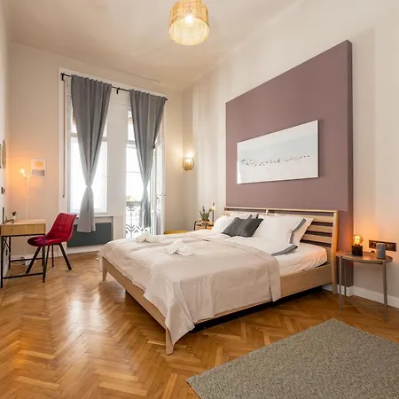 The Elegance Apartment *
