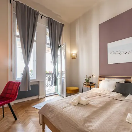 The Elegance Apartment *