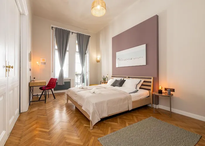 The Elegance Апартаменты *