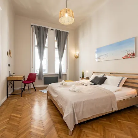 The Elegance Apartment *